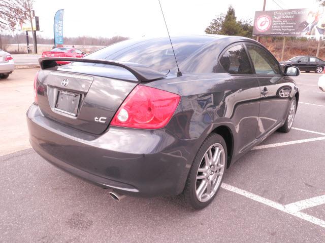 Scion tC 2005 photo 2
