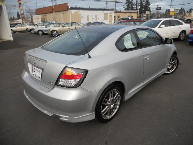 Scion tC 2005 photo 2