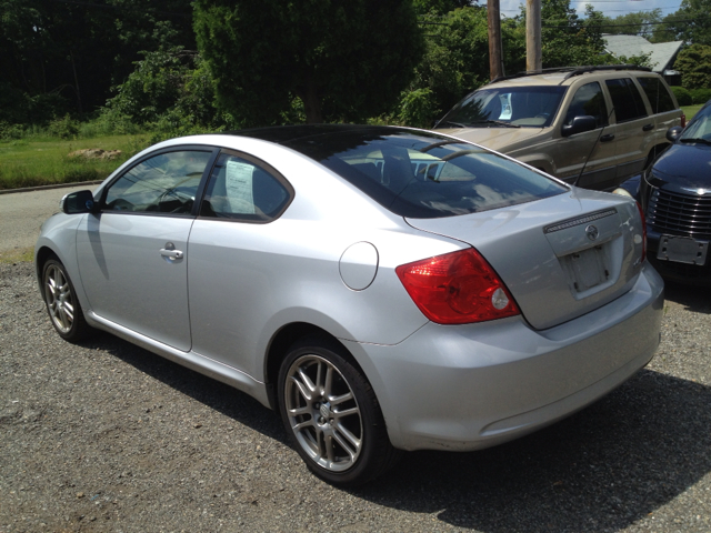 Scion tC 2005 photo 1