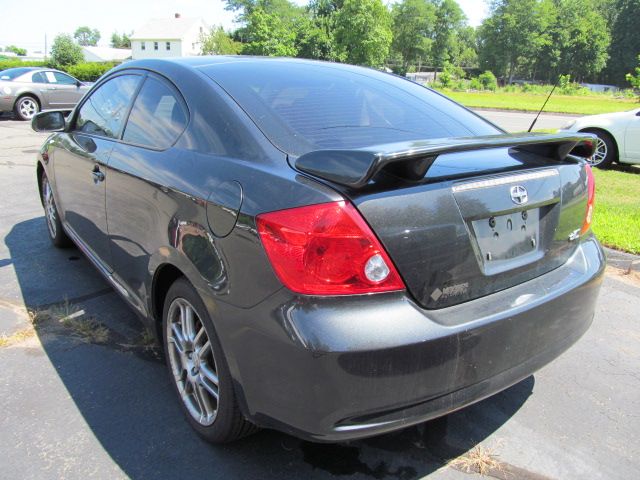 Scion tC 2005 photo 2
