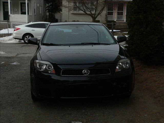 Scion tC 2005 photo 2