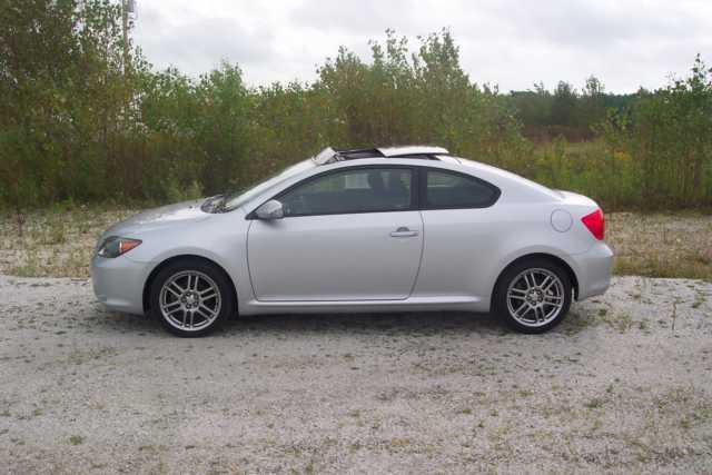 Scion tC 2005 photo 1
