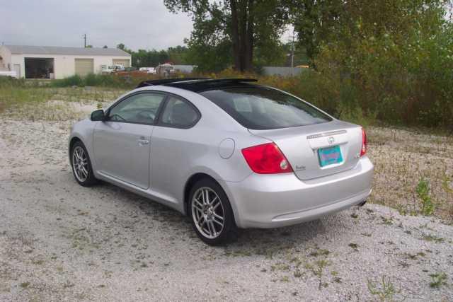 Scion tC 2005 photo 2