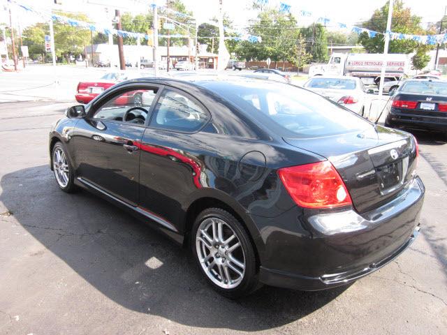 Scion tC 2005 photo 1