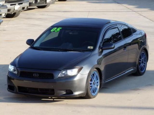 Scion tC 2005 photo 1