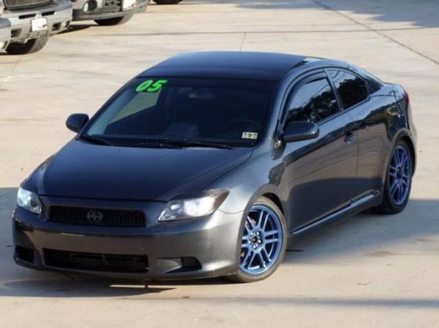 Scion tC 2005 photo 2