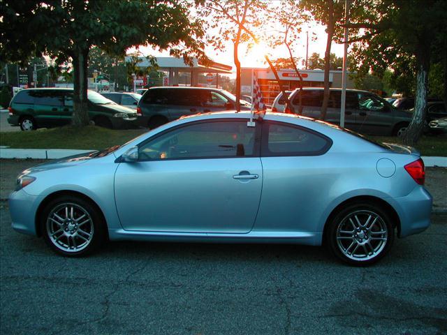 Scion tC 2005 photo 1