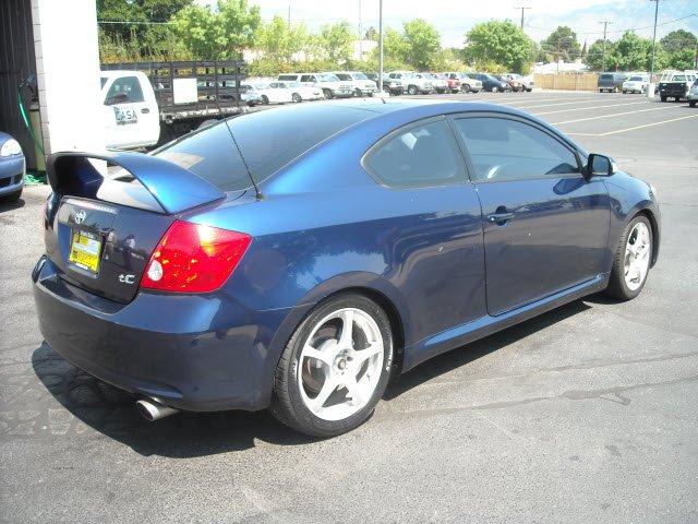 Scion tC 2005 photo 2