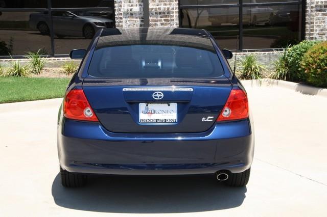 Scion tC 2005 photo 1
