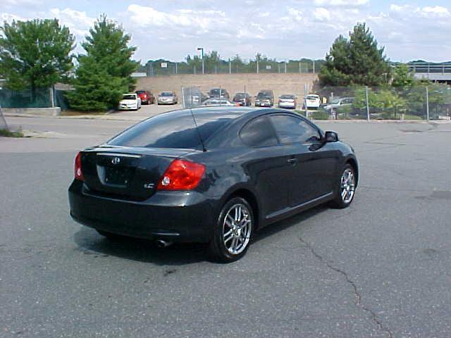 Scion tC 2005 photo 2