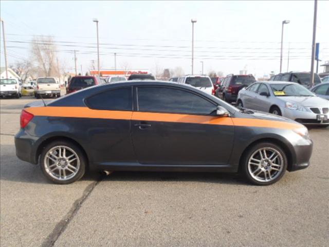 Scion tC 2005 photo 1