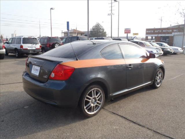 Scion tC 2005 photo 2