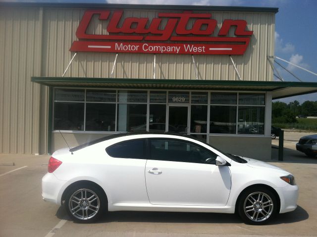 Scion tC 2005 photo 1
