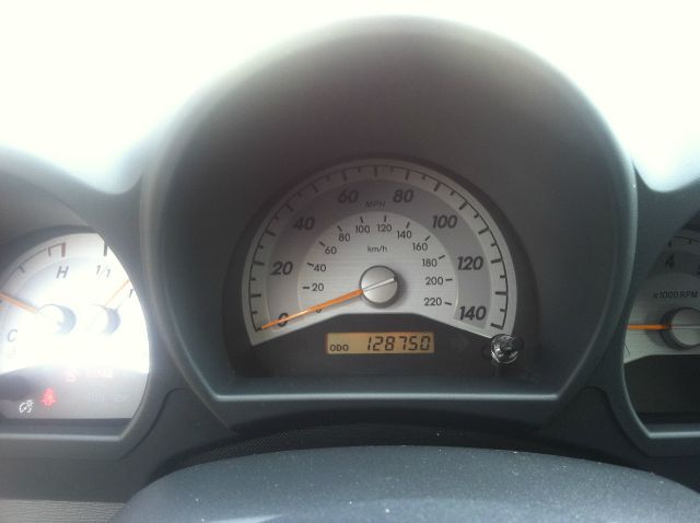 Scion tC 2005 photo 2