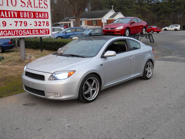 Scion tC 2005 photo 1