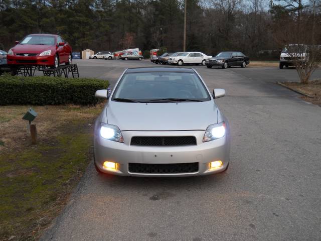 Scion tC 2005 photo 2