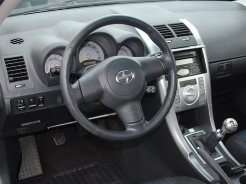 Scion tC 2005 photo 3