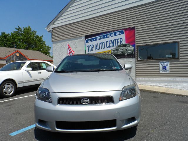 Scion tC 2005 photo 1