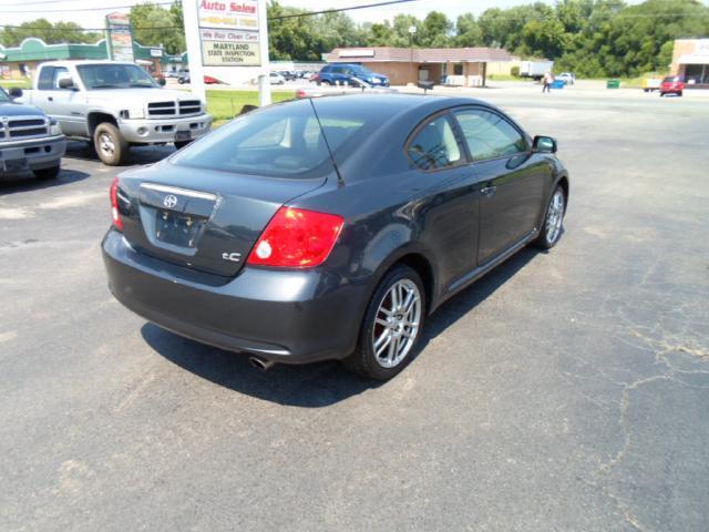Scion tC 2005 photo 2