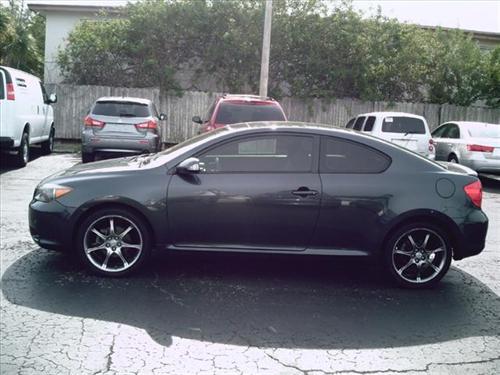 Scion tC 2005 photo 2
