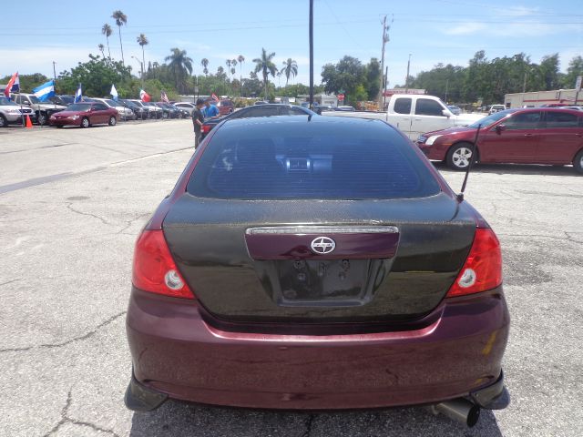 Scion tC 2005 photo 1