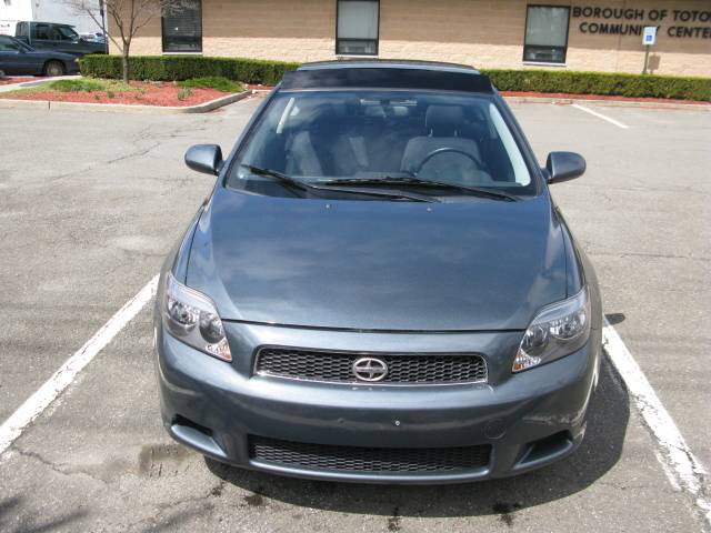 Scion tC 2005 photo 1