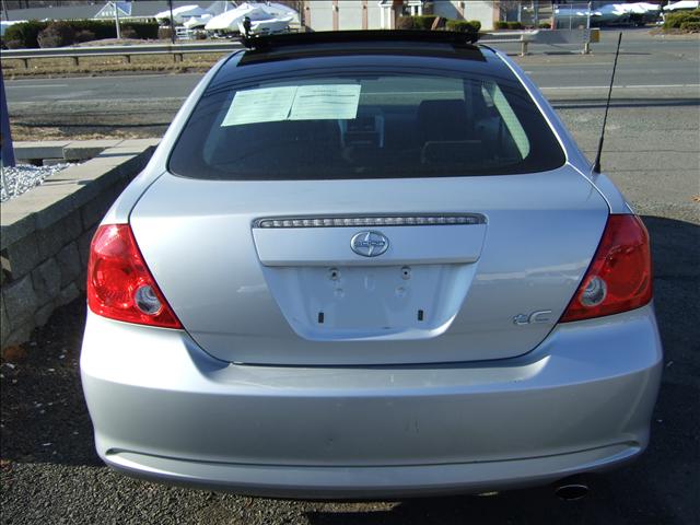Scion tC 2005 photo 2