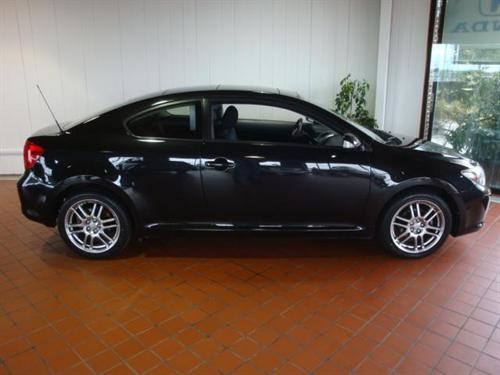 Scion tC 2005 photo 1