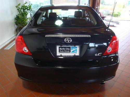 Scion tC 2005 photo 2