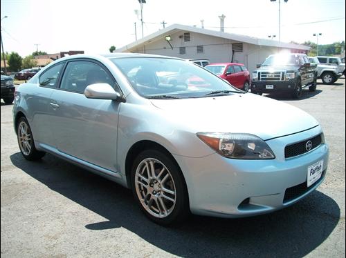 Scion tC 2005 photo 1