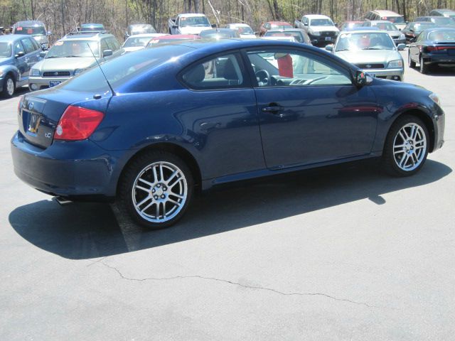 Scion tC 2005 photo 2
