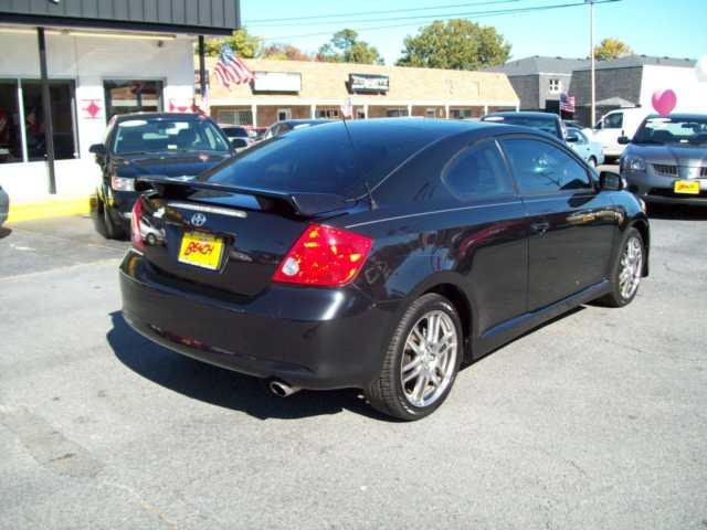 Scion tC 2005 photo 2
