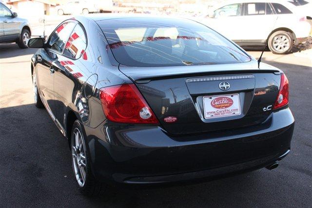 Scion tC 2005 photo 2