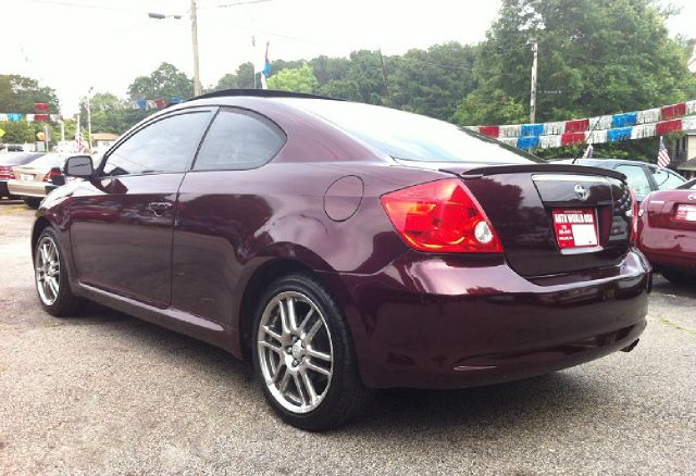 Scion tC 2005 photo 1