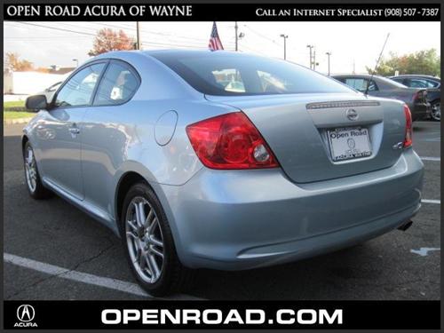 Scion tC 2005 photo 2