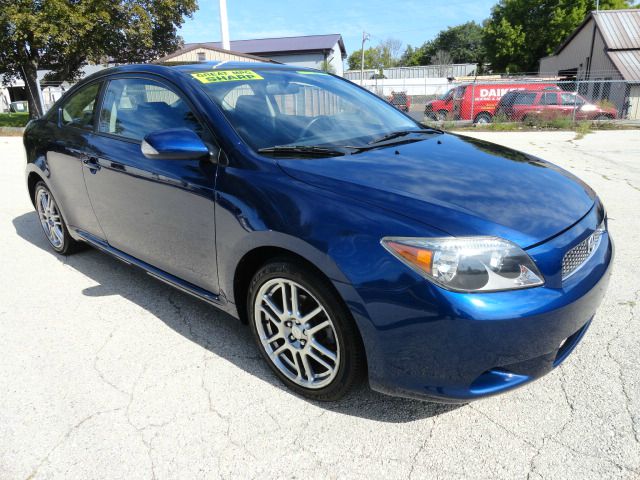 Scion tC 2005 photo 2