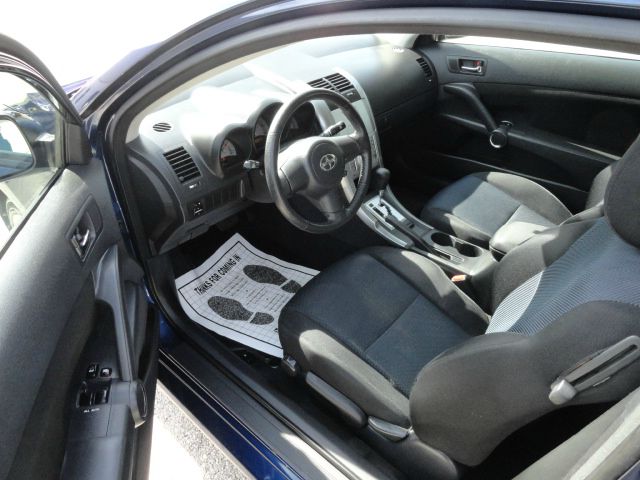 Scion tC 2005 photo 3