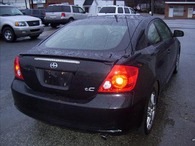 Scion tC 2005 photo 2