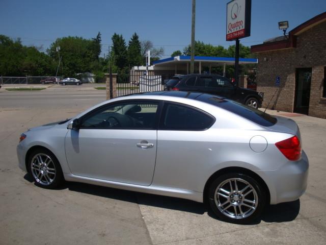 Scion tC 2005 photo 1