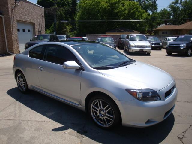 Scion tC 2005 photo 2