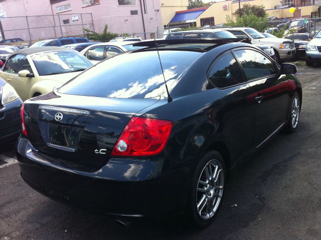Scion tC 2005 photo 1