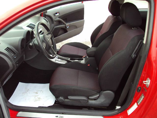 Scion tC 2005 photo 1