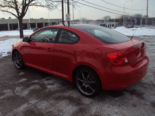 Scion tC 2005 photo 2