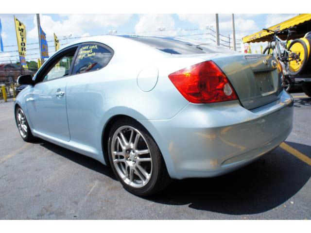 Scion tC 2005 photo 3
