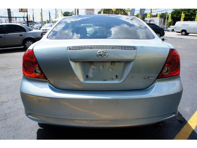 Scion tC 2005 photo 4