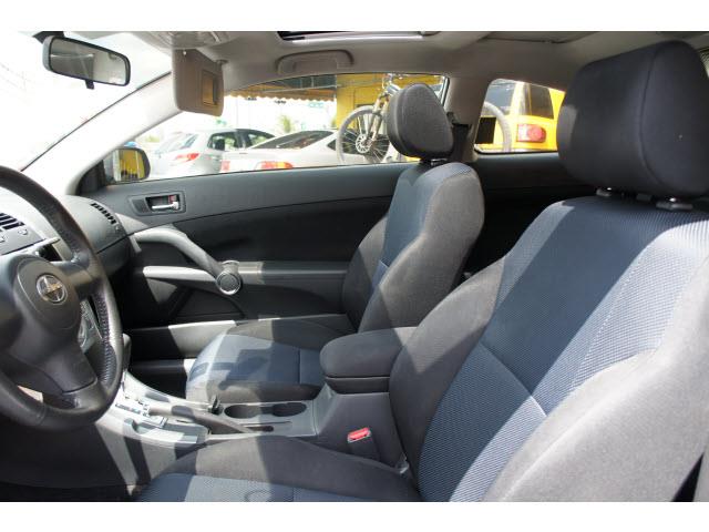 Scion tC 2005 photo 9