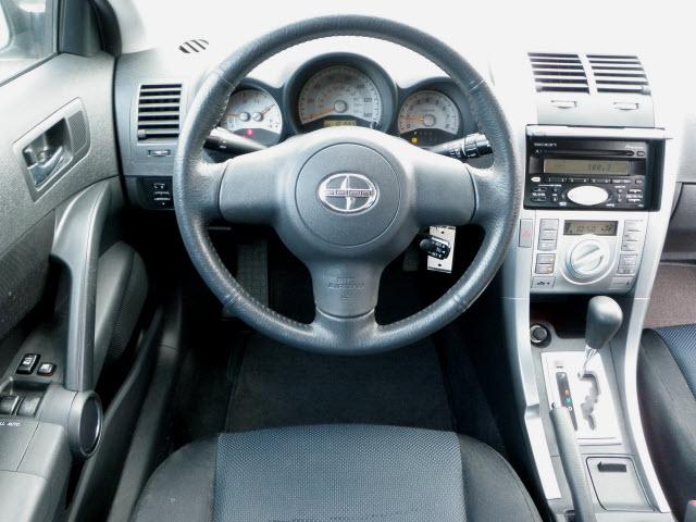 Scion tC 2005 photo 5