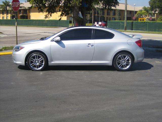 Scion tC 2005 photo 1