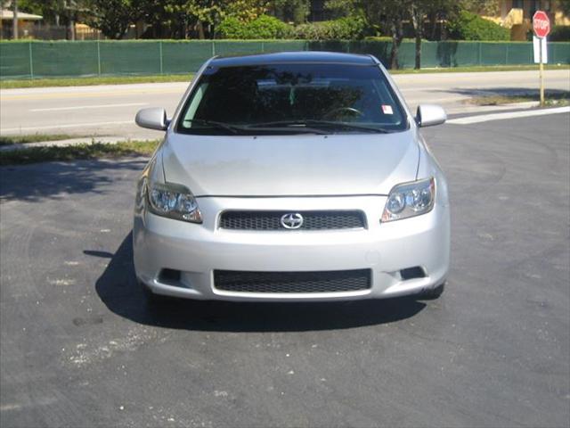 Scion tC 2005 photo 2