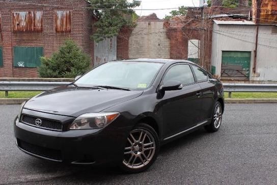 Scion tC 2005 photo 2